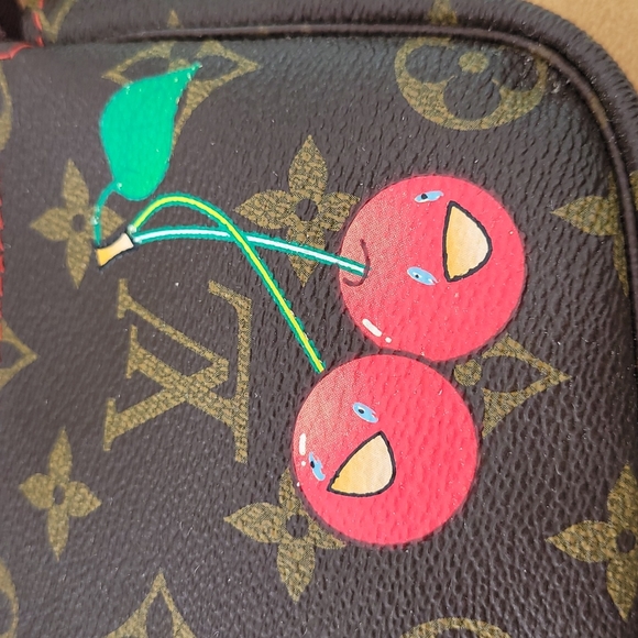 louis vuitton takashi murakami cherry pochette - Picture 13 of 14